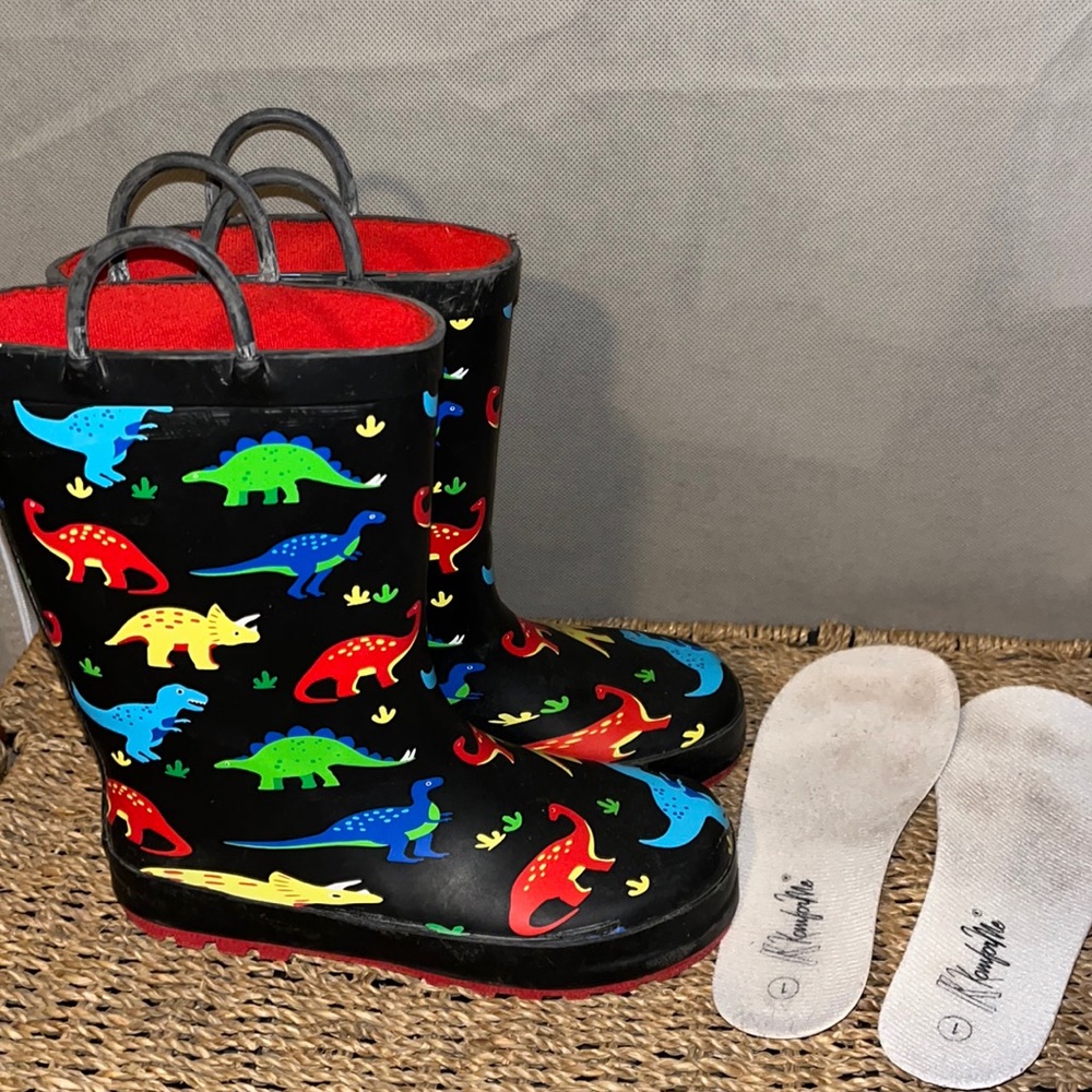 Komforme Kids Rain Boots Size 1, Black/Red Dinosaurs